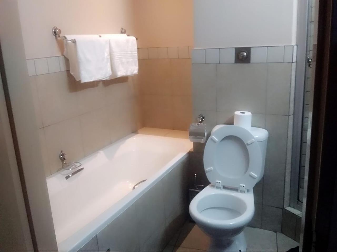 Mabungubwe Hotel Apartments - Home Away From Home โจฮันเนสเบิร์ก ภายนอก รูปภาพ