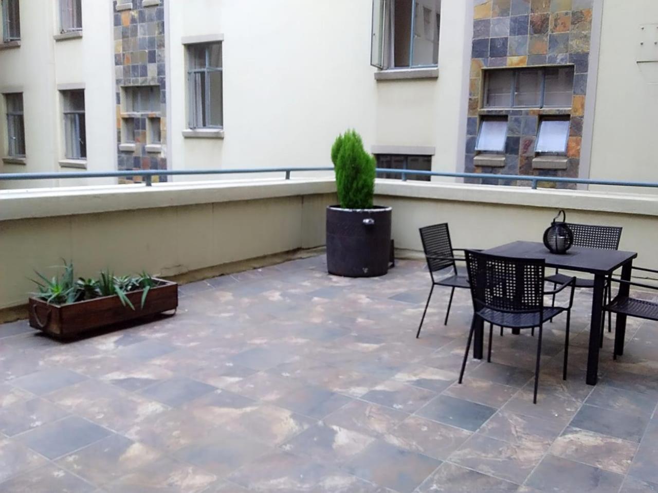 Mabungubwe Hotel Apartments - Home Away From Home โจฮันเนสเบิร์ก ภายนอก รูปภาพ